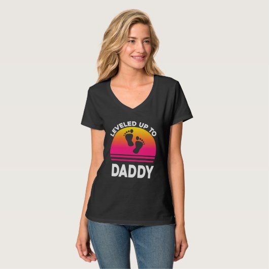 Leveled Up to Daddy Soon to be Dad Father Tシャツ (正面フル)