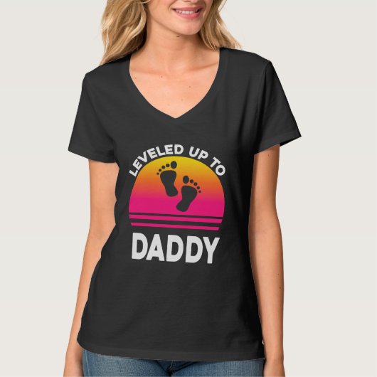 Leveled Up to Daddy Soon to be Dad Father Tシャツ (正面)