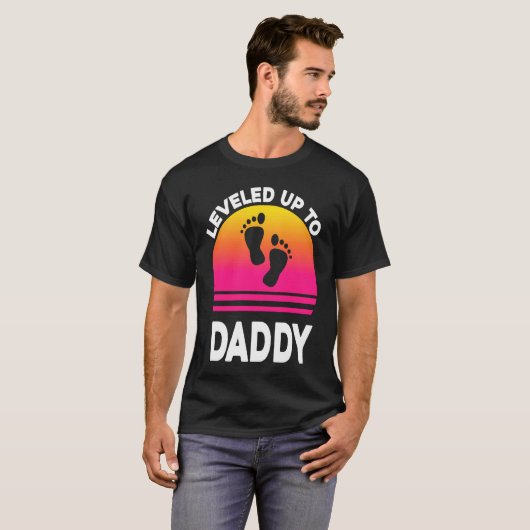 Leveled Up to Daddy Soon to be Dad Father  T Tシャツ (正面フル)