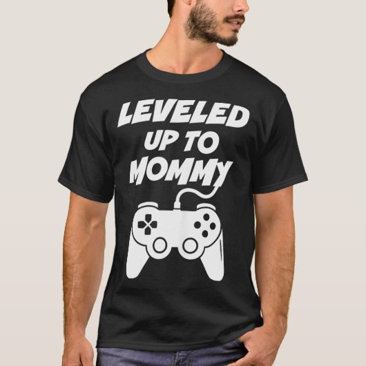Leveled Up To Mommy  Tシャツ (正面)