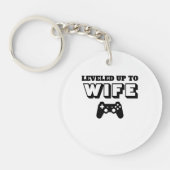 Leveled Up to Wife Gaming Controller Design キーホルダー (正面)