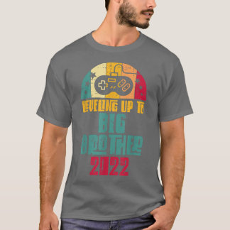 Leveling Up Big Brother 2022 Game Controller Pregn Tシャツ