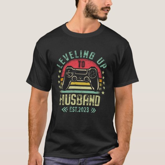 Leveling Up To Husband 2023 Leveled Up Bachelor Pa Tシャツ (正面)