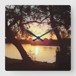 Lever de soleil sur La Grande Motte - France スクエア壁時計