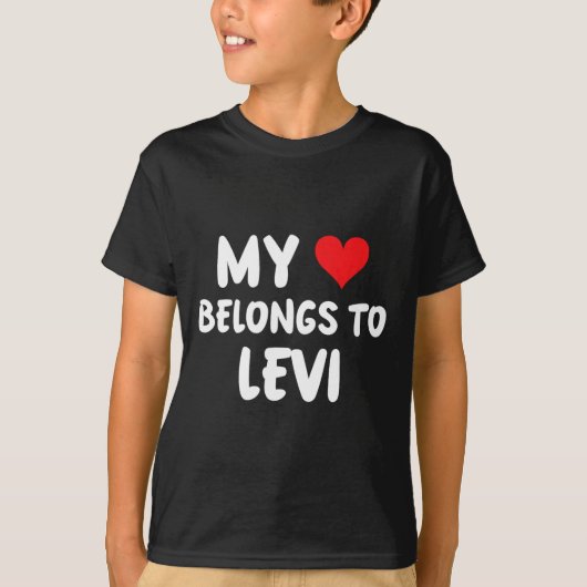 Levi - 私のハートはLeviのもの - ラブ Tシャツ (正面)