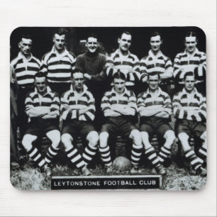 Leytonstoneのフットボールクラブ、c.1935 マウスパッド