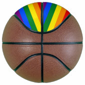 LGBTのプライド旗とフルサイズバスケットボール バスケットボール (右)