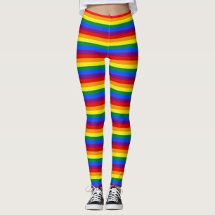LGBTのレインボープライド国旗を持つレギンス レギンス