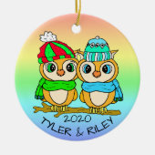 LGBTの愛パーソナライズされたする鳥がクリスマスを祝う セラミックオーナメント (正面)