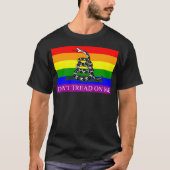 LGBTの旗のシャツを踏みつけないプライド Tシャツ (正面)