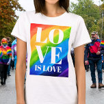 Lgbtゲイプライド愛は愛 Tシャツ<br><div class="desc">赤、オレンジ、黄飾、緑、青、紫の水の色の虹色の背景にはっきりした、白い文字でLOVE IS LOVEと一緒にこのゲイプライドTシャツ。オリジナル水彩©ミケーレ・デイヴィス。</div>
