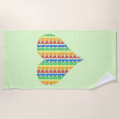 LGBTゲイプライド月お祝いレインボーハート ビーチタオル (正面)