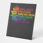 LGBTプライドヒマワリ他人への平等な権利 台座サイン (正面)