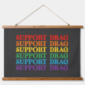 LGBTプライド支援ドラッグは犯罪ではない 吊り下げ型タペストリー (正面)
