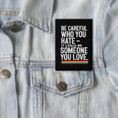 LGBTプライド 注意しろ 恨んでる奴に Funny Quote 缶バッジ (インサイチュ)