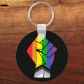 LGBTプライド(進歩)拳を上げた国旗 キーホルダー (正面)
