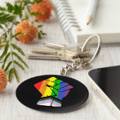 LGBTプライド（進歩）拳を上げた国旗 キーホルダー (側面)