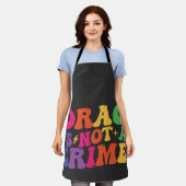 LGBTプライド DRAG IS NOT A CRIME サポート エプロン (着用した状態)