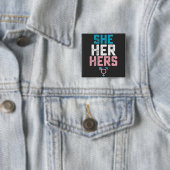 LGBTプライド She Her Hers トランスジェンダー 代名詞 缶バッジ (インサイチュ)