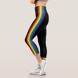 Lgbtレインボーストライプズゲイプライド国旗の黒 カプリレギンス