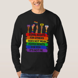 Lgbtレトロの最初の愛の平等な権利それはパイではない Tシャツ
