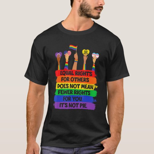 Lgbtレトロの最初の愛の平等な権利それはパイではない Tシャツ (正面)