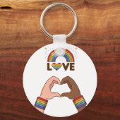 LGBT+プライド。虹を愛しなさい。ハート. キーホルダー (正面)