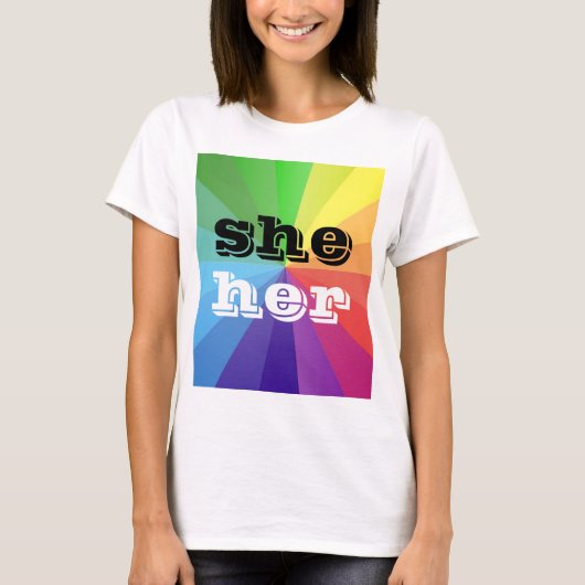 LGBT レインボー プライド フラッグ 代名詞 彼女/彼女 Tシャツ (正面)