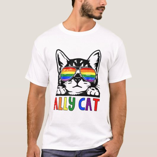 LGBT Ally Cat Be KindゲイレインボーおもしろいLGBTQ Tシャツ (正面)