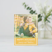 LGBT Happy Holigaysクリスマスフォトマスタードイエロー シーズンポストカード (スタンド正面)