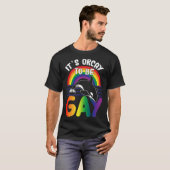 LGBT Orca WhaleそれがゲイレインボーゲイPになるオーケイ Tシャツ (正面フル)