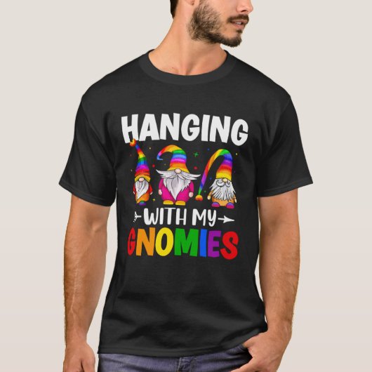 LGBT Pride LGBTQ Rainbow Gnomies  Hanging with my  Tシャツ (正面)