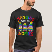 LGBT Pride LGBTQ Rainbow Gnomies  Hanging with my  Tシャツ (正面)
