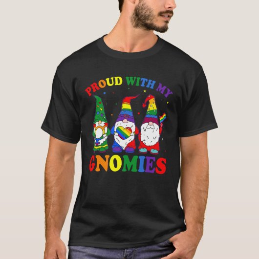 LGBT Pride LGBTQ Rainbow Gnomies  Proud with my Gn Tシャツ (正面)