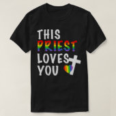 LGBTQこの司祭は同盟国の宗教指導者を愛している  Tシャツ (デザイン正面)