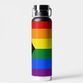 LGBTQとプライド – レインボープログレス国旗 ウォーターボトル (背面)