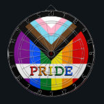 LGBTQとプライド – レインボープログレス国旗 ダーツボード<br><div class="desc">ダーツボード:レインボー旗と「進歩」のバリエーションは、黒人、ブラウン、ライトブルー、ピンクストライプ色、ホワイトの各コミュニティ(色、トランス型、HIV/AIDSと共に生きる人々や失った人)を最前線に連れて行く為のシボをホイストに沿って加えた。「矢は前進を示す離れ。</div>