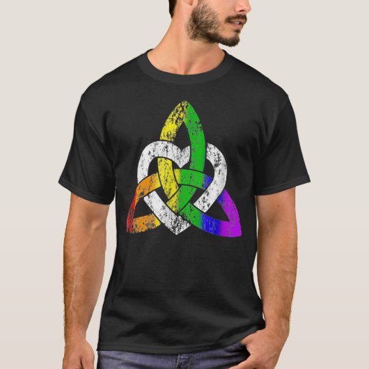 LGBTQアイルランドケルト結び目模様トリニティハートゲイセントパトリ Tシャツ (正面)