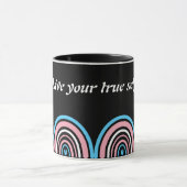 LGBTQトランスジェンダー国旗：真の自分を生きる マグカップ (中央)