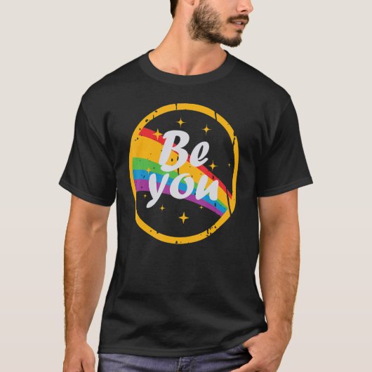 Lgbtqプライドレインボーグラフィックパレードフェスティバル行進 Tシャツ (正面)
