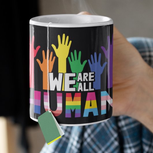 LGBTQプライド我々は人間の虹の手である コーヒーマグカップ
