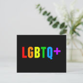 LGBTQプラスレインボーゲイプライドアクロニムブラック ポストカード (スタンド正面)