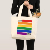 LGBTQレインボー、愛の勝利 ラージトートバッグ (正面(商品))