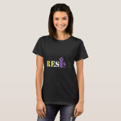 Lgbtq非バイナリー国旗Gを掲げた最初の抗議に抵抗 Tシャツ (正面フル)