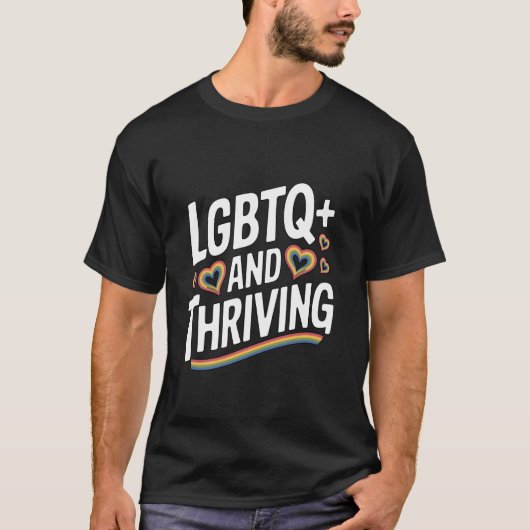 LGBTQ+ ハートのレインボーデザイン Tシャツ (正面)
