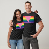 LGBTQ+ピンク三角形オンプライド旗 Tシャツ (ユニセックス)