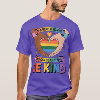 LGBTQ レインボーハート ユニティ＆プライドデザイン Be Kind Tシャツ