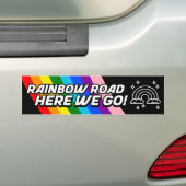 LGBTQ+レインボーロードはこちら バンパーステッカー (車上)