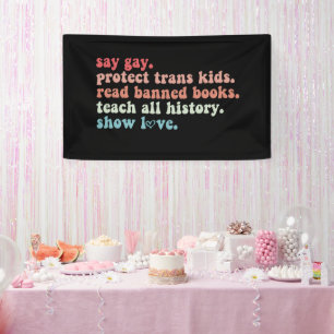 LGBTQ 検閲反対 トランスジェンダーの子供たちを守ろう 禁書を読む ゲイの権利擁護 横断幕