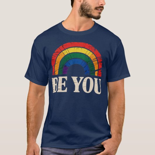 LGBTQ Be You Gay Pride LGBT Ally Rainbow Flag Retr Tシャツ (正面)